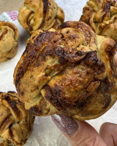 cinnamon knots