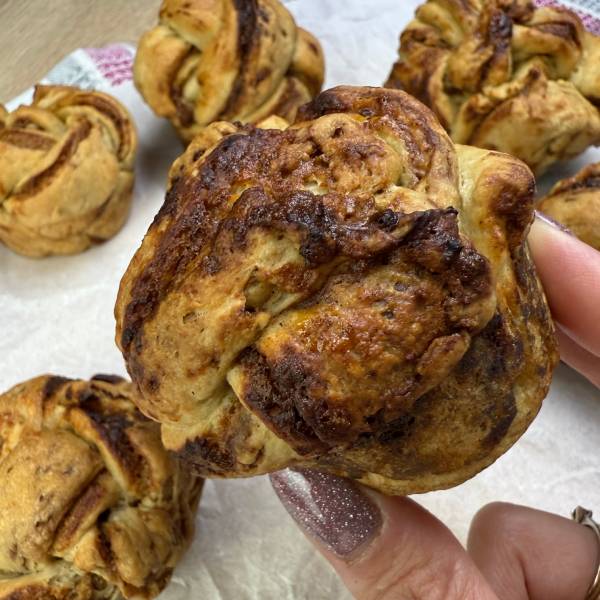 cinnamon knots