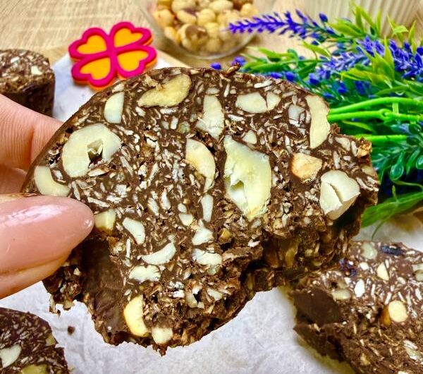 Σοκολατένιο σαλάμι με βρώμη & ξηρούς καρπούς