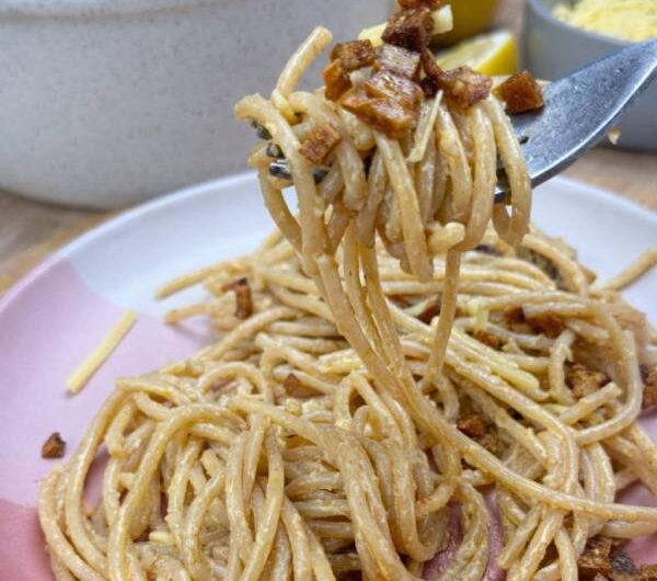 Vegan carbonara με καπνιστό τόφου
