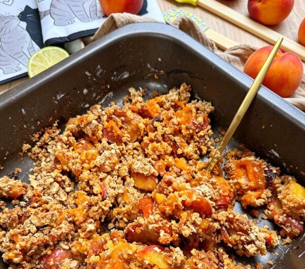 Crumble με βερίκοκα και νεκταρίνια